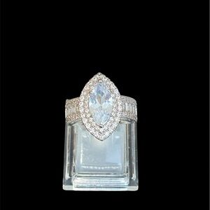 Elegant Silver Marquise Cut Ring